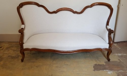 Remise en état d'un divan par l'atelier artisanal