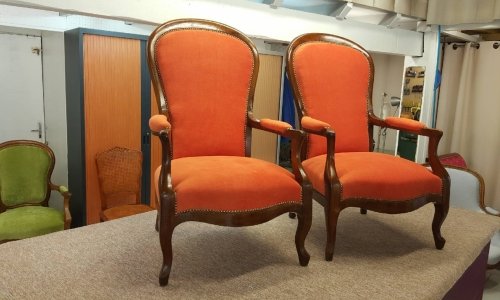 Fauteuil bas restauré par l'atelier à  Nîmes