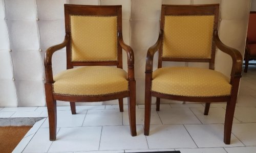 2 fauteuils rénové par tapissier matelassier dans l'Hérault 