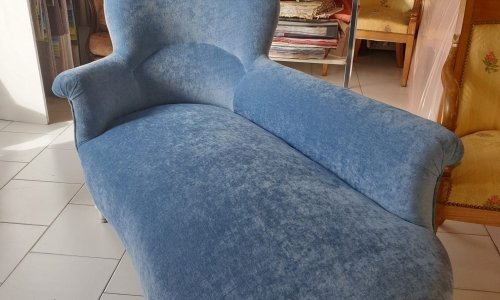 méridienne bleue remise à  neuf par l'atelier artisanal dans le Gard